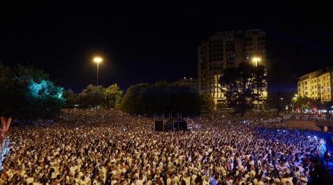 Concierto de Camela en la Plaza de los Fueros de Pamplona durante San Fermín. Concierto de Camela en la Plaza de los Fueros de Pamplona durante San Fermín.