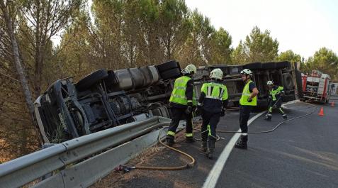 Salida de vía de camión en la AP 15 a N121 Pueyo Salida de vía de camión en la AP 15 a N121 Pueyo