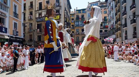 Gigantes y cabezudos Salida de los Gigantes de este 14 de julio