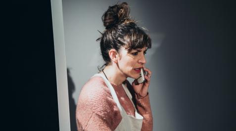 Sandra Ferrús, en el papel de Concha, el personaje principal de La Panadera, la obra que llega esta noche al escenario de La Cava en el Festival de Teatro de Olite. Sandra Ferrús, en el papel de Concha, el personaje principal de La Panadera, la obra que llega esta noche al escenario de La Cava en el Festival de Teatro de Olite.