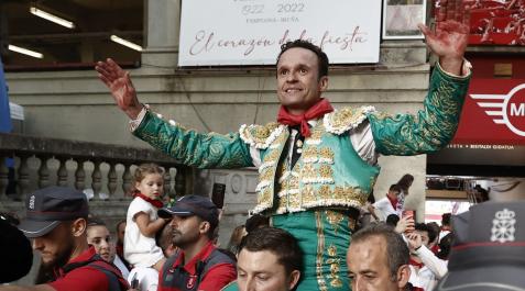 Antonio Ferrera, sacado a hombros por la Puerta del Encierro Antonio Ferrera