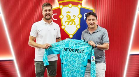 AitorF El guardameta guipuzcoano, junto a Braulio Vázquez, fue presentado ayer en El Sadar aunque ya se entrena con el resto de la plantilla desde el pasado día 8