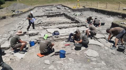 Detalle de labores arqueológicas en la zona. Detalle de labores arqueológicas en la zona.