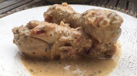 Este pollo con mostaza y cerveza está perfecto con arroz Pollo con mostaza y cerveza