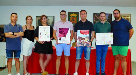 De izda. a dcha., los concejales Joaquín Pérez, Anabel Lacarra, Ángela García (con el premio infantil), Casto Alvero (con el segundo), el alcalde, Óscar Bea (con el ganador), Jaime Aliaga (el otro premio infantil) y Joaquín Moreno, tras dar a conocer el r Cintruénigo