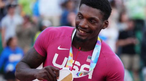 fred kerley Fred Kerley, con la medalla de oro de campeón mundial de los 100 metros