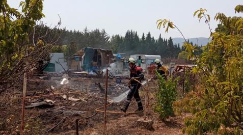 Incendio en una finca de Etxauri Bomberos, en el lugar del suceso