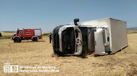 camion Dicastillo El camión, tras salirse de la vía en Dicastillo