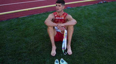 Asier Martínez Etxarte, emocionado tras terminar la carrera y recibir un increíble bronce Asier Martínez Etxarte, emocionado tras terminar la carrera y recibir un increíble bronce