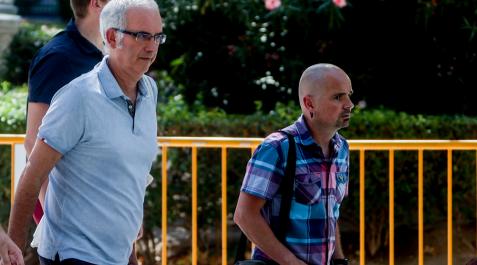 Mikel Antza El ex jefe de ETA Miguel Albisu, alias 'Mikel Antza', con gafas, a su llegada a la Audiencia Nacional