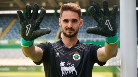 Jokin Ezkieta durante su presentación con el Racing de Santander Jokin Ezkieta durante su presentación con el Racing de Santander