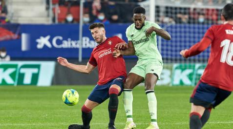 David García ante Iñaki Williams esta temporada en El Sadar David García ante Iñaki Williams esta temporada en El Sadar