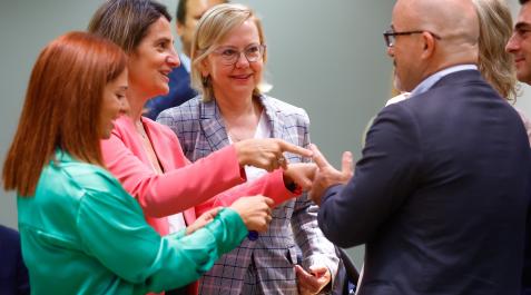 teresa ribera La ministra Teresa Ribera (segunda por la izquierda), en la reunión este martes con los ministros de Energía de la Unión Europea