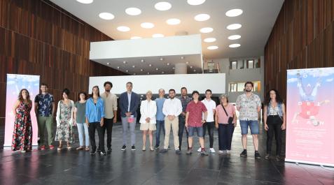 Representantes institucionales con las compañías participantes. Representantes institucionales con las compañías participantes.