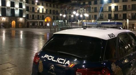 Un coche de la Policía Nacional, en Tudela Un coche de la Policía Nacional, en Tudela