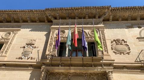 Ayuntamiento de Baeza Banderas a media asta en el Ayuntamiento de Baeza