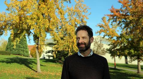 Albert Recasens Albert Recasens, cofundador de La Grande Chapelle, en el campus de la Universidad de Navarra