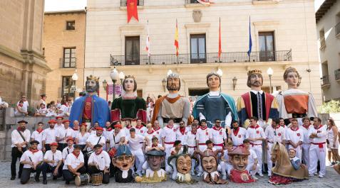 despedida gigantes tudela 2022 Despedida de gigantes y cabezudos en las fiestas de Tudela 2022.