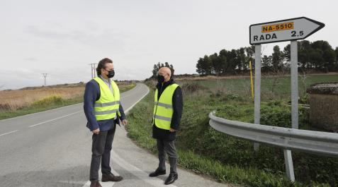 Pedro López, y el consejero de Cohesión Territorial, Bernardo Ciriza El director general de Obras Públicas e Infraestructuras, Pedro López, y el consejero de Cohesión Territorial, Bernardo Ciriza, en una visita reciente a la carretera NA-128 Caparroso-Mélida