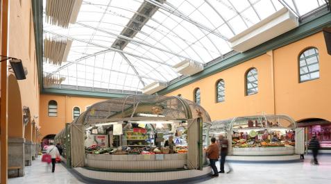 Se han aprobado dos propuestas de inversiones, por valor de 2,3 millones de euros, en apoyo a los mercados municipales, el comercio urbano y la actividad comercial en zonas turísticas Mercado