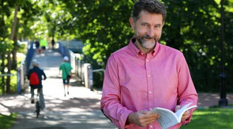 Manuel Izanaola Gómez rescata en un libro los hitos que marcaron el devenir deportivo en Irurtzun Manuel Izanaola Gómez rescata en un libro los hitos que marcaron el devenir deportivo en Irurtzun