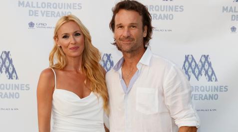 Carolina-Cerezuela-carlos-moya La actriz y presentadora Carolina Cerezuela, junto a su marido, el extenista Carlos Moyá, recibe el premio 'Mallorquín de Verano 2022'