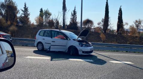 Legarda Uno de los vehículos implicados en la colisión en Legarda