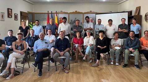 Representantes locales y del Gobierno de Navarra, así como de Geoalcali, en la reciente presentación de ‘Comunidad Muga’ Representantes locales y del Gobierno de Navarra, así como de Geoalcali, en la reciente presentación de ‘Comunidad Muga’