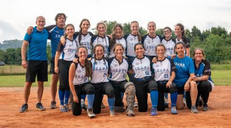 El equipo de sótbol femenino de Izaga en Asturias tras conseguir el ascenso de categoría El equipo de sótbol femenino de Izaga en Asturias tras conseguir el ascenso de categoría