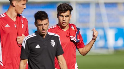 manu sánchez Manu Sánchez, junto a Jorge Herrando y Bittor Alkiza, en una imagen de la pretemporada