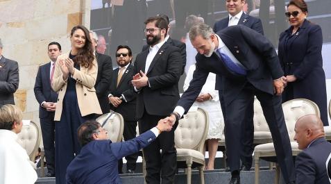rey-felipe-petro El Rey Felipe VI saluda al recién investido presidente de Colombia, Petro Duque