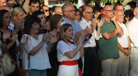 homenaje casanova La viuda y los hijos de Francisco Casanova no han faltado al homenaje
