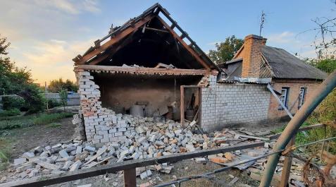 Edificio dañado por el ataque Edificio dañado por el ataque