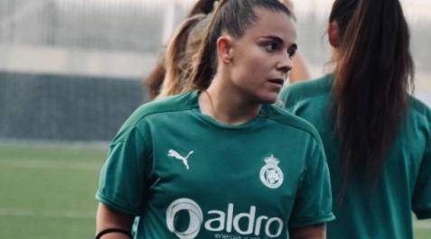blanco María Blanco, en un entrenamiento con el Racing Féminas.