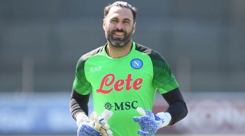 Salvatore Sirigu entrenando con el Napoli Salvatore Sirigu entrenando con el Napoli