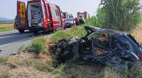 accidente mélida Estado en el que ha quedado el vehículo tras la colisión con el camión