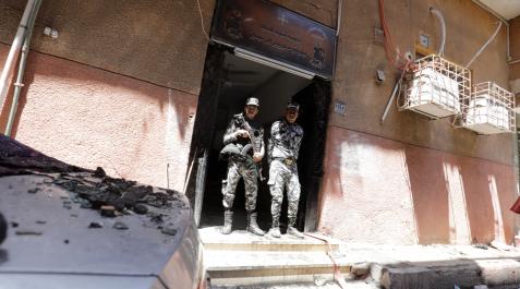 Incendio en una iglesia de El Cairo Agentes de seguridad, en el lugar del suceso