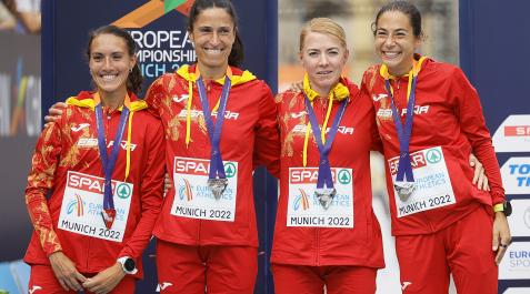 MaratonF El equipo femenino español de maratón on la medalla de plata conseguida