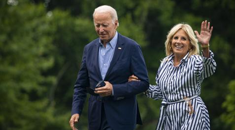 jill biden Jill Biden junto a su esposo, Joe Biden, en una fotografía reciente
