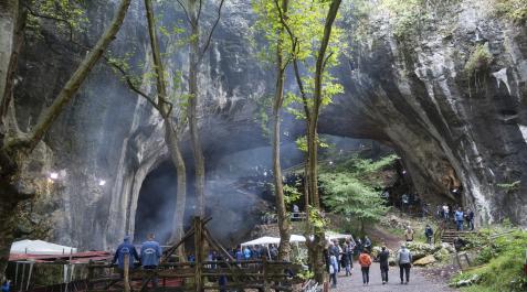Zikiri Asistentes al Zikiro Jate en las cuevas de Zugarramurdi