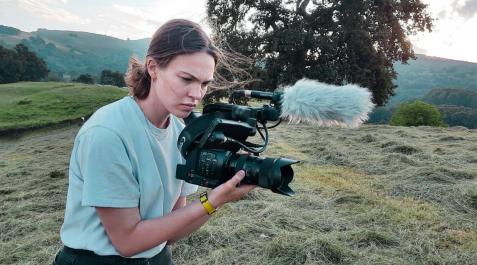 María Monreal María Monreal, rodando en el Valle de Baztan el cortometraje de ficción 'Cuando crece la hierba'.