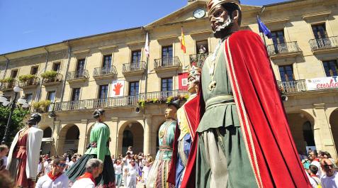 Fotos de la despedida de los gigantes en Tafalla Tafalla