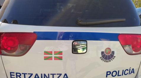 Coche patrulla de la Ertzaintza Coche patrulla de la Ertzaintza
EUROPA PRESS
(Foto de ARCHIVO)
13/10/2021 Coche patrulla de la Ertzaintza