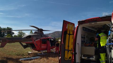 RESCATE-CICLISTA-HELICOPTERO El ciclista herido en Uharte Arakil ha sido trasladado al Hospital Universitario de Navarra en helicóptero
