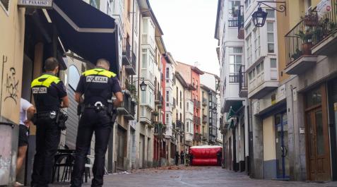 La Unidad de Intervención de la Ertzaintza, durante el suceso. Vitoria La Unidad de Intervención de la Ertzaintza, durante el suceso