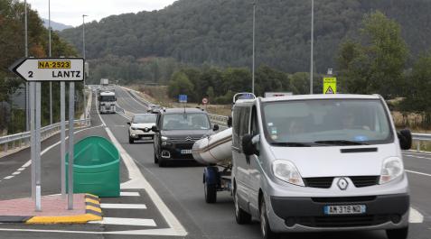 Imagen del cruce de Lantz, tras la remodelación de la N-121-A. Imagen del cruce de Lantz, tras la remodelación de la N-121-A.