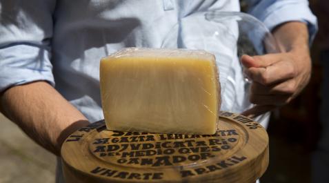 Imagen de media unidad del queso ganador de ediciones pasadas Imagen de media unidad del queso ganador de ediciones pasadas