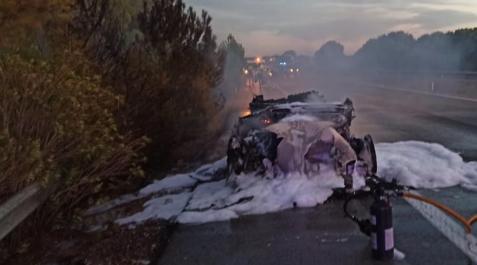 BBOlite Estado en el que quedó el automóvil una vez sofocadas las llamas
