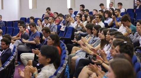 La mayor parte del público asistente estuvo integrado por gente joven que llegó de diferentes zonas de toda España. La mayor parte del público asistente estuvo integrado por gente joven que llegó de diferentes zonas de toda España.