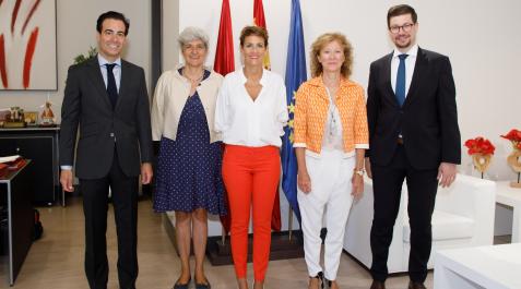 I-D: Pablo Zalba, comisario de los Cursos Europeos de Verano de Pamplona; Sylvie Goulard, vicegobernadora del Banco de Francia; la Presidenta de Navarra, María Chivite; Margarita Delgado, subgobernadora del Banco de España, y Fabian Huttner, representante I-D: Pablo Zalba, comisario de los Cursos Europeos de Verano de Pamplona; Sylvie Goulard, vicegobernadora del Banco de Francia; la Presidenta de Navarra, María Chivite; Margarita Delgado, subgobernadora del Banco de España, y Fabian Huttner, representante en España del Deutsche Bundesbank.